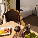 Logis Des Grands Vins Hotel 3*