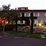Logis Des Grands Vins Hotel