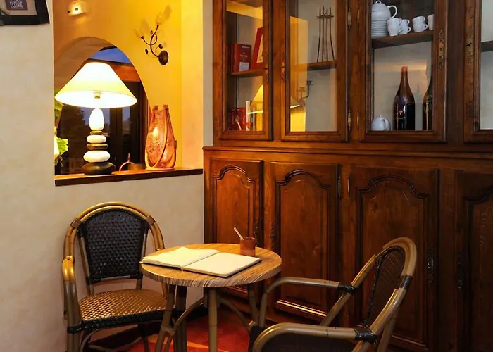 Logis Des Grands Vins Hotel 3*