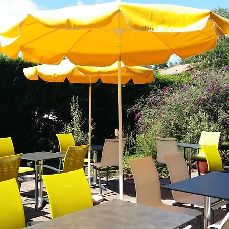 Logis Des Grands Vins Hotel